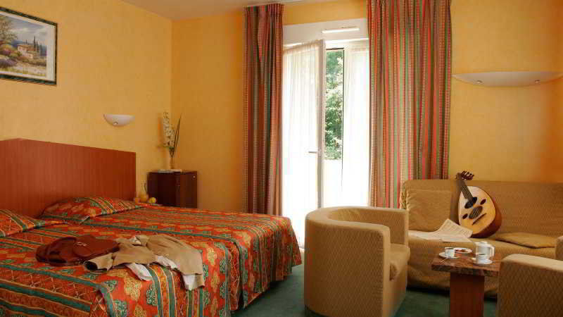 Hotel L'oree Du Bois Vittel